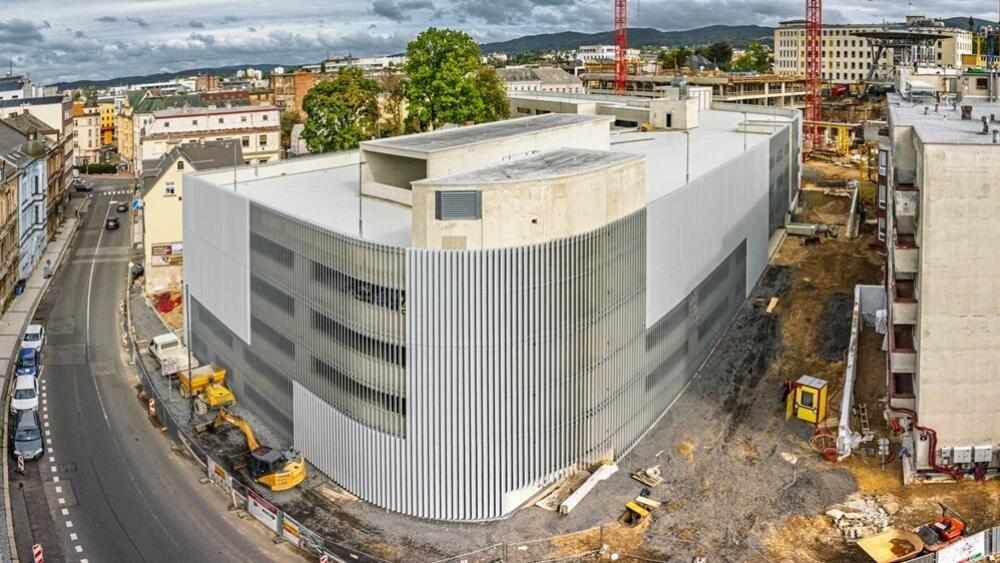 Miliardová modernizace KNL, aktuální foto parkovacího domu je z FB Krajské nemocnice Liberec